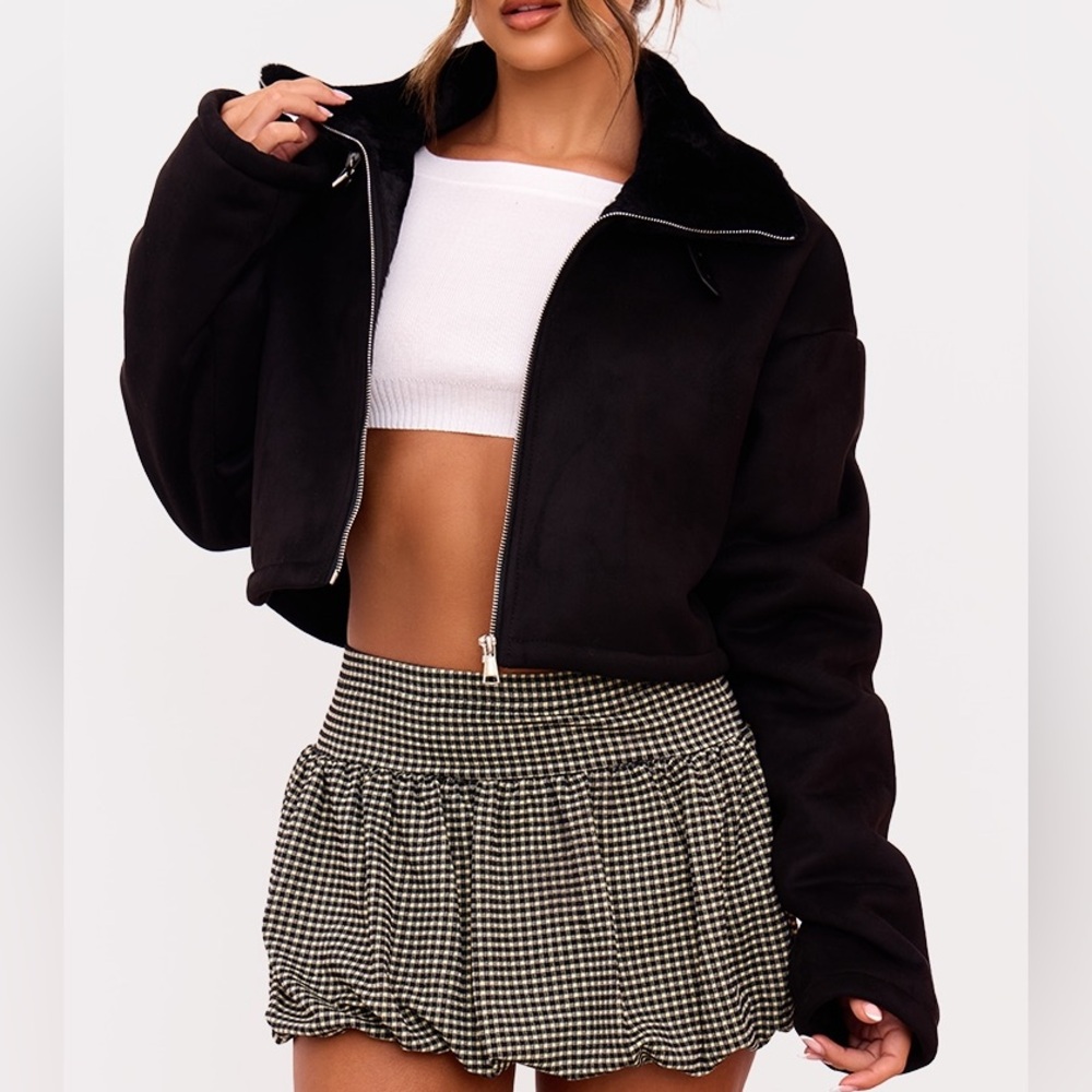 Pretty Little thing BLACK DROPPED SHOULDER CROPPED FAUX FUR CONTRAST JACKET